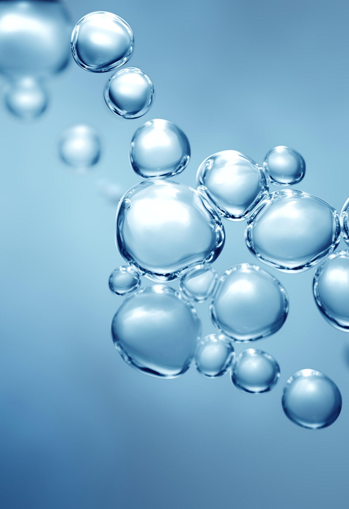 Makroaufnahme von Wasserstoffblasen, die den Begriff von sauberer Energie symbolisieren.